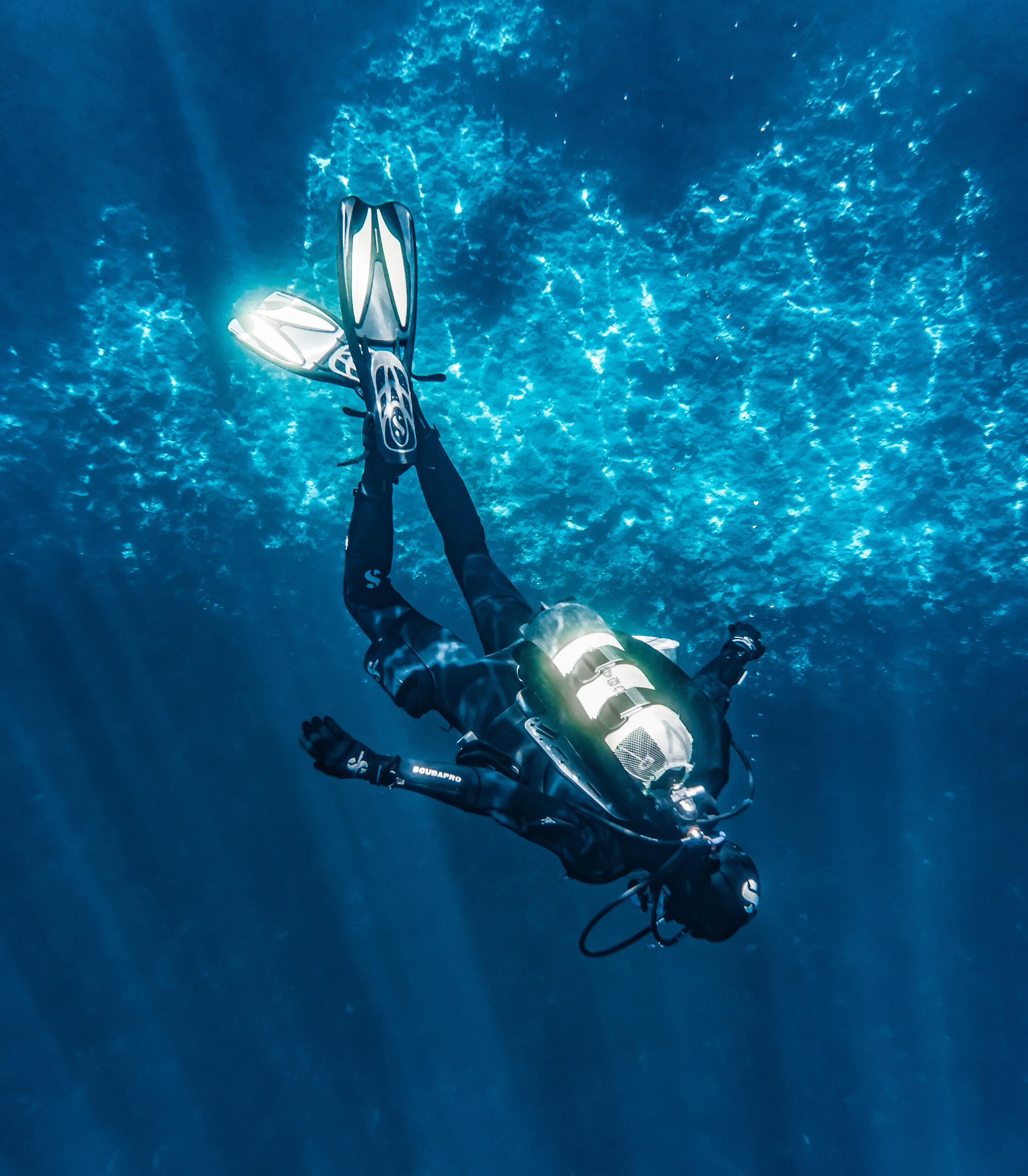 Underwater scuba diver